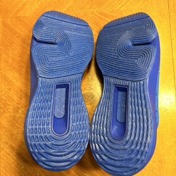 Women’s Nike Versair Hyper Royal Blue Sneakers Running Shoes DZ3547-400 NEW - Picture 5 of 8